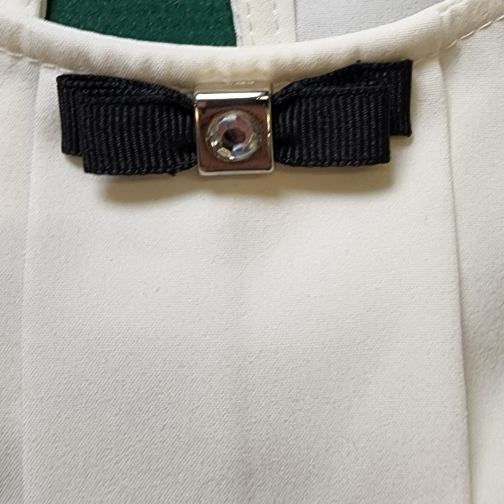 white blouse - Picture 5 of 6